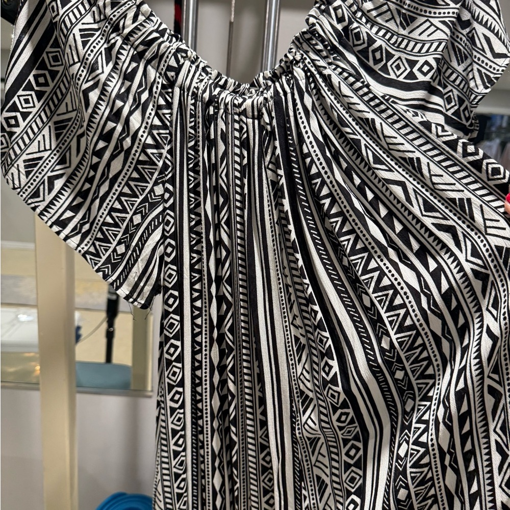Easel Black and White Tribal Print Top